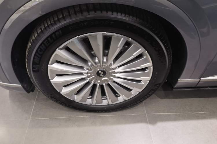 Used ONVO Luxeed L90 2025 Model—Ultra Six-Seater Version Left Front Wheel Hub