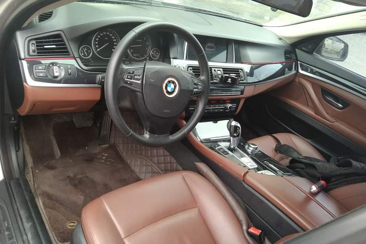 Used BMW 5 Series 2014 520Li Elegant Model Center Console