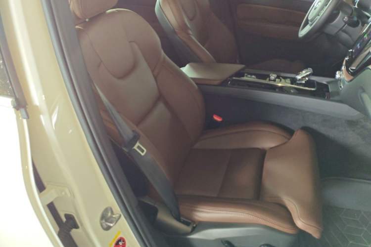 Used Volvo XC60 New Energy 2025 Plug-in Hybrid Long-Range All-Wheel Drive Smart Luxury Edition