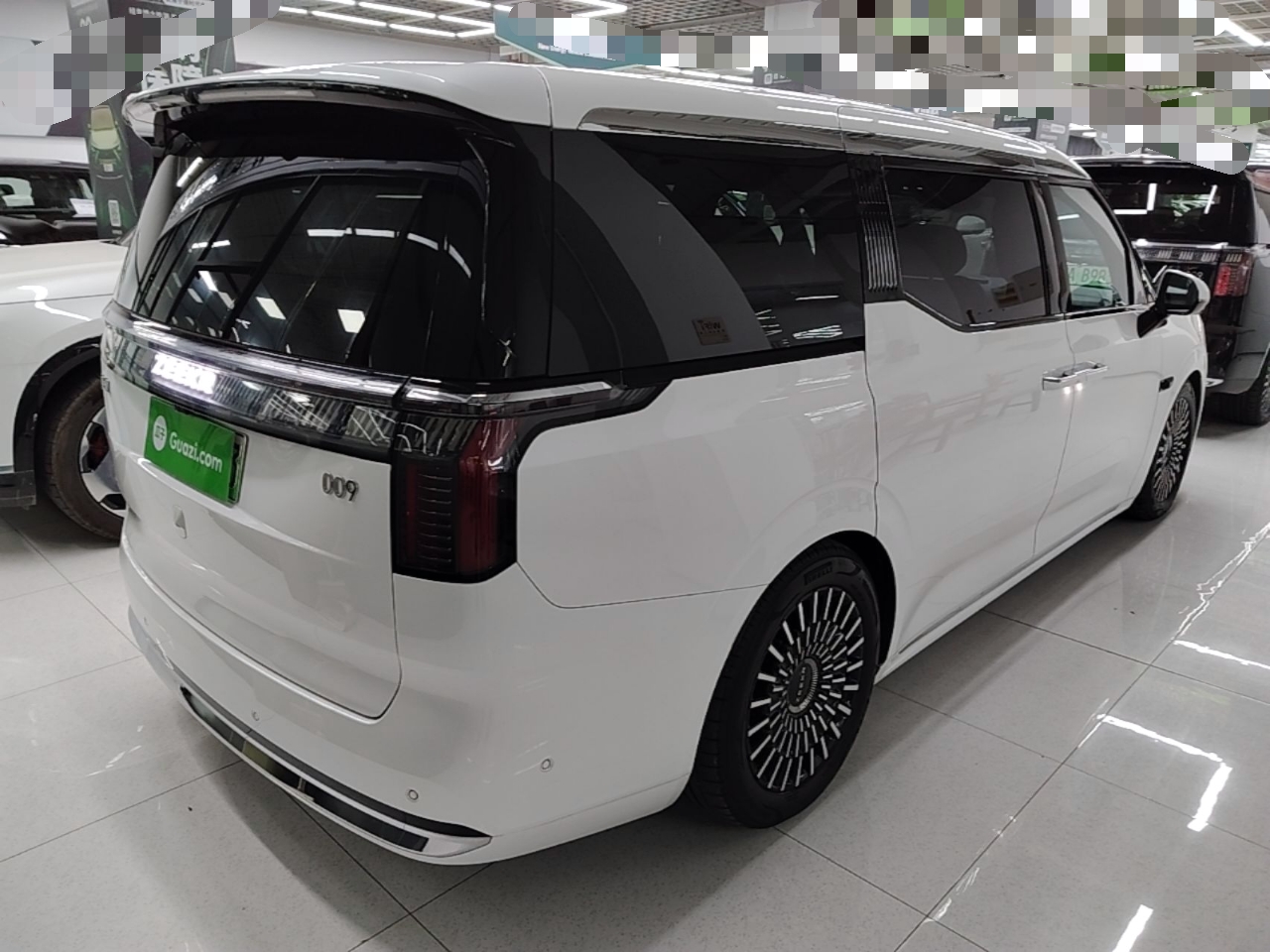 Zeekr 009 2024 7-Seater Walk-Through Version Four-Wheel Drive 108 kWh — снимка 6