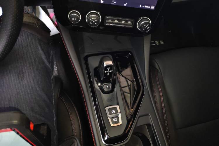 Used Lynk & Co 02 2020 1.5T DCT Two-Wheel Drive Pro Edition Gear Lever