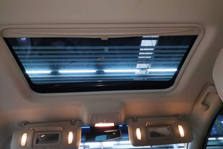 Used Buick GL8 2023 Facelifted Land Cruiser Executive Luxury Version