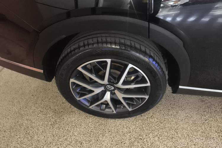 Used GAC Trumpchi GS8 2024 Linghang Series 2.0 TGDI Two-Wheel Drive Luxury Smart Connectivity Version Right Rear Wheel Hub