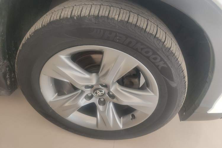 Used Toyota Highlander 2017 2.0T Four-Wheel Drive Luxury Edition 7 Seats Right Rear Wheel Hub