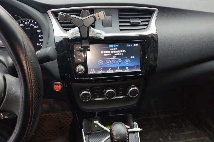 Used Nissan Sylphy 2018 1.6XV CVT Deluxe Edition Audio And AC Panel