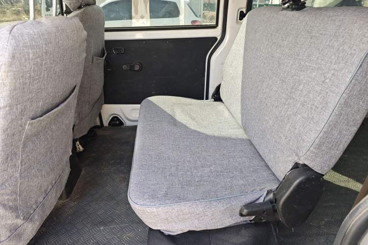 Used Jinbei Gold Hiace M Classic 2024 1.5L Engineering Lion Passenger Vehicle 6 Seats Left Rear Seat