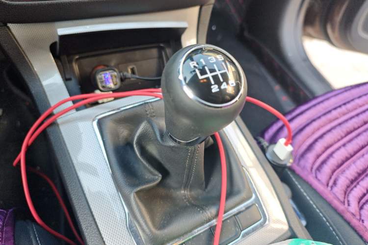 Used Roewe RX5 2016 Revised Version 20T Two-Wheel Drive Manual Transmission Luxury Edition
