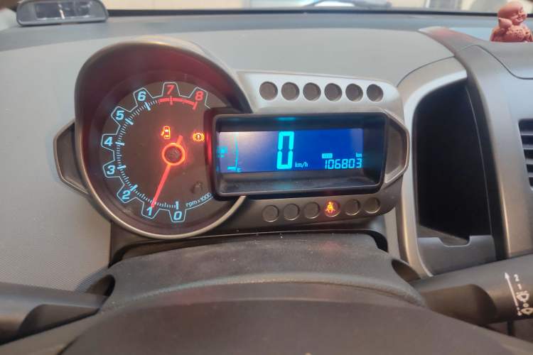 Used Chevrolet Aveo Sonic 2011 Sedan 1.4L MT SL