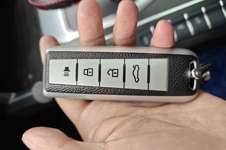 Used Wey VV6 2021 2.0T Two-Wheel Drive Smart Protection+
