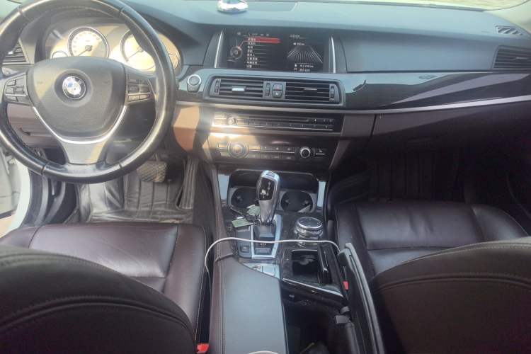 Used BMW 5 Series 2014 525Li Luxury Design Package Center Console