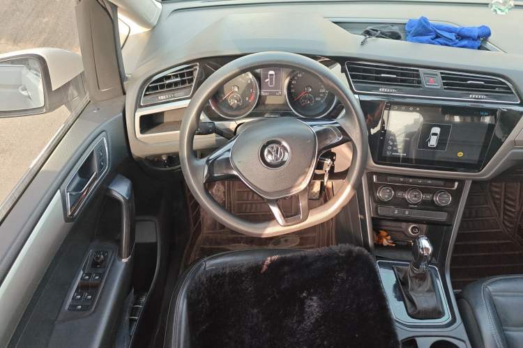 Used Volkswagen Touran 2016 Volkswagen Touran L 280TSI DSG Comfort Edition