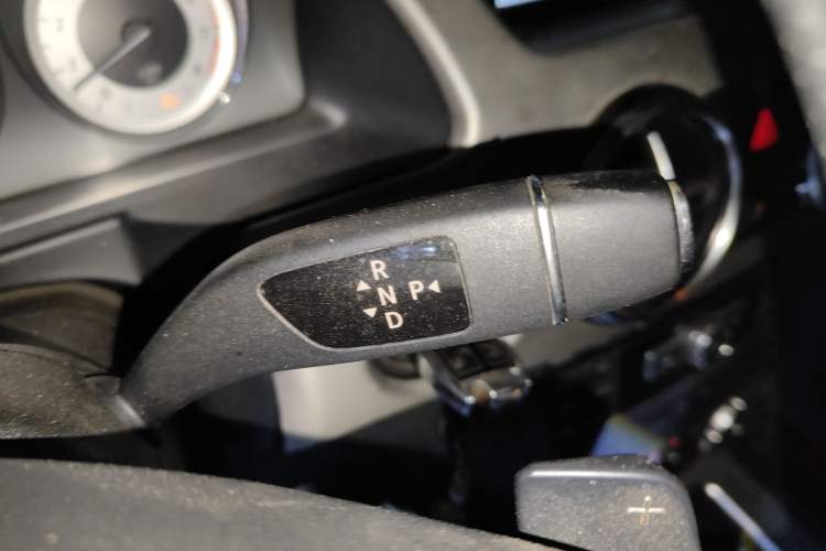 Used Mercedes-Benz GLK-Class 2013 GLK 300 4MATIC Dynamic Sunroof Model