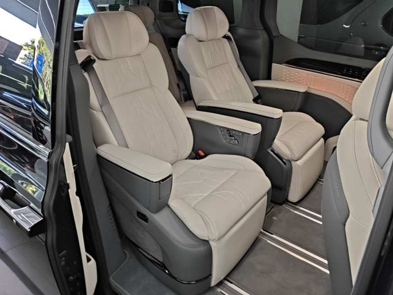 Used Zeekr 009 2024 7-Seater Aisle Version 108 kWh — 16