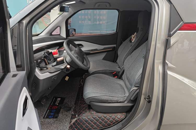 Used Baojun E200 2019 250KM Smart Drive Edition Left Front Seat