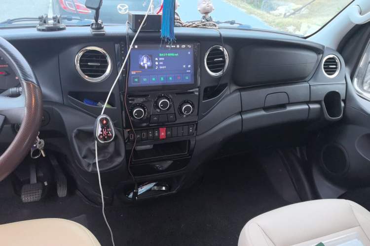 Used Iveco Eurocargo 2021 3.0T Automatic Super-Rui Short Wheelbase Low-Roof Manual-Door F1C
