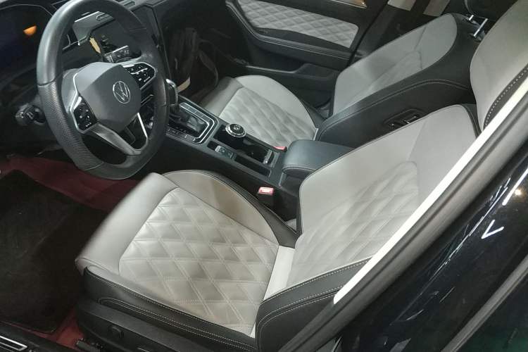 Used Volkswagen Magotan 2023 2 Million Units Limited Edition 330TSI DSG Leading Version
