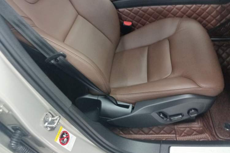 Used Volvo XC60 2021 T5 4x4 Smart Luxury Edition Right Front Seat