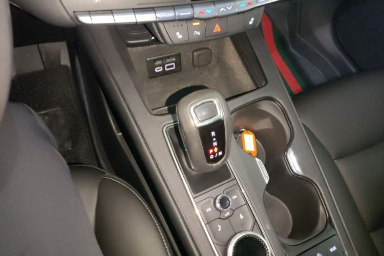 Used Cadillac XT4 2018 28T Two-Wheel Drive Leading Version Gear Lever