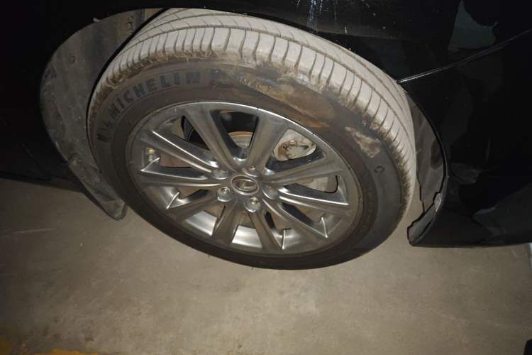 Used Lexus ES 2013 300h Elite Edition
