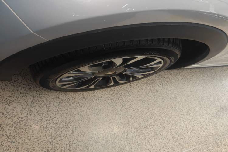 Used Hongqi HS5 2019 2.0T Smart Connect Flagship All-Wheel-Drive Version Left Front Wheel Hub