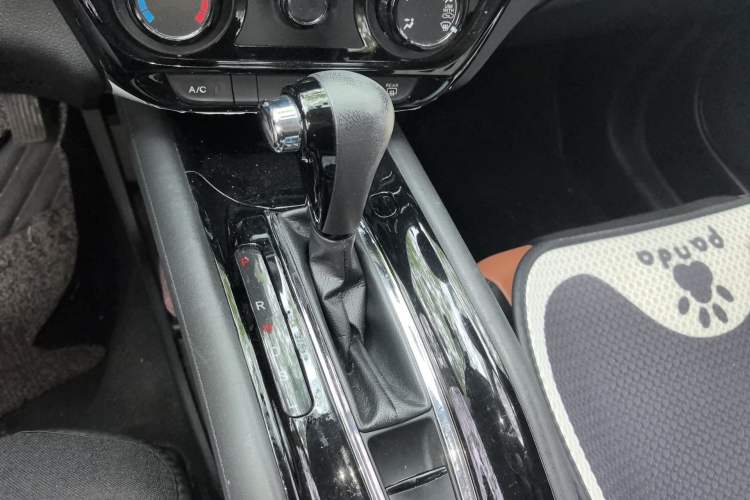 Used Honda Vezel 2015 1.5L CVT two-wheel drive Comfort trim Gear Lever