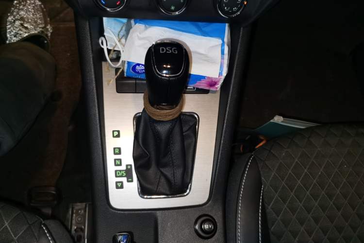 Used Skoda Octavia 2019 TSI280 DSG SmartDrive Luxury Edition China VI Gear Lever