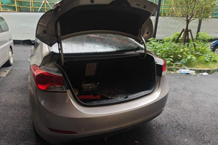 Used Hyundai Elantra (5th Generation / Langdong) 2012 1.6L Manual Leading Model