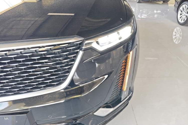 Used Cadillac XT6 2022 2.0T 7-Seater Two-Wheel Drive Luxury Version Left Front Headlight