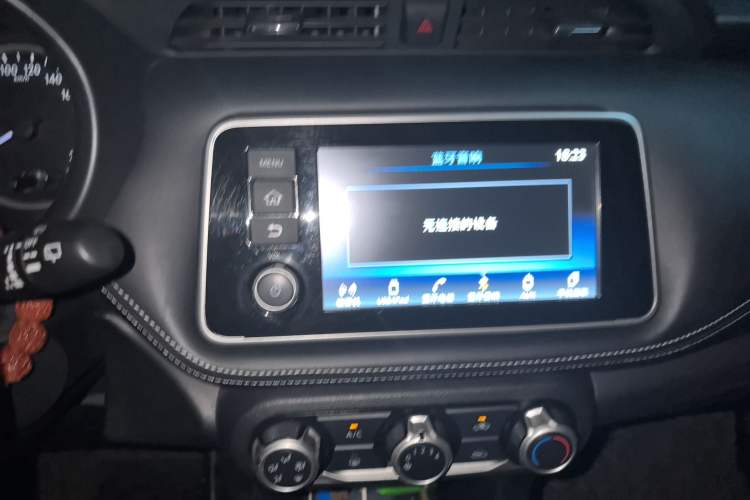 Used Nissan Kicks 2017 1.5L CVT Smart Drive Edition Audio And AC Panel