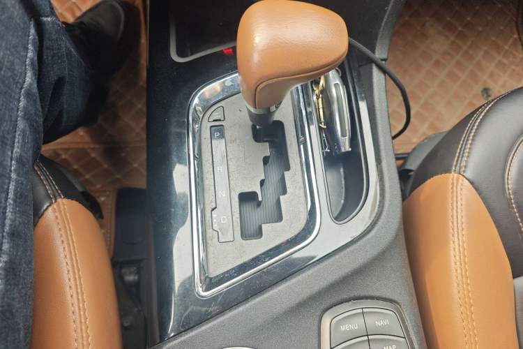 Used Soueast DX7 2015 1.5T Automatic Luxury Model Gear Lever