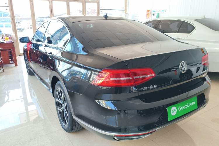 Used Volkswagen Magotan 2017 330TSI DSG Luxury Model Rear Left 45 Deg