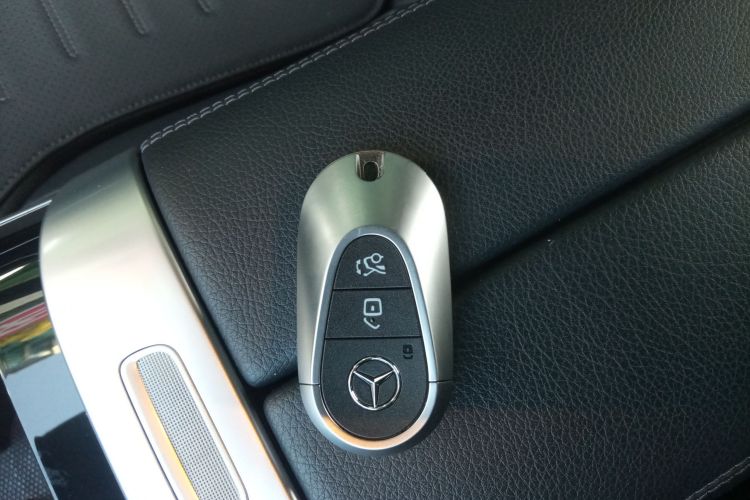 Used Mercedes-Benz C-Class 2024 Facelifted C-Class 260 L Night Edition Sports Version Interior 1