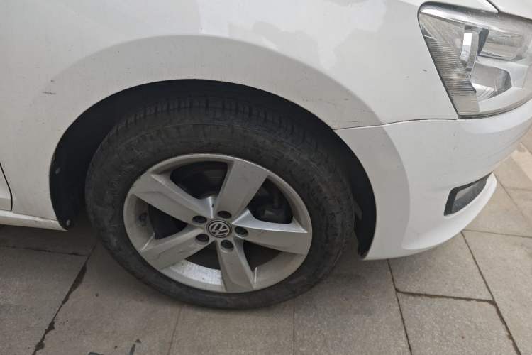 Used Volkswagen Santana 2013 1.6L Manual Comfort Edition Right Front Wheel Hub