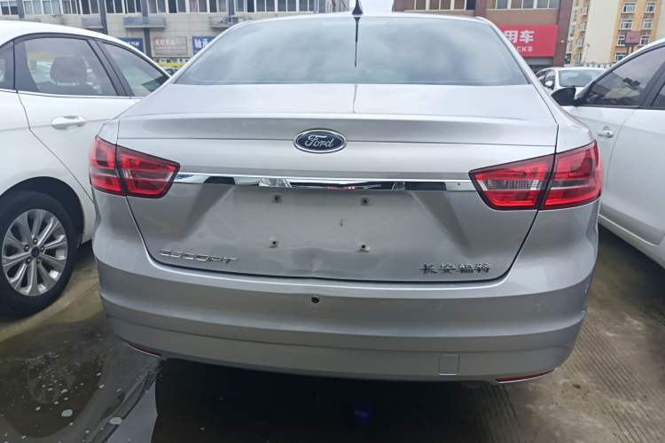 Used Ford Escort 2015 1.5L Automatic Fashion Model
