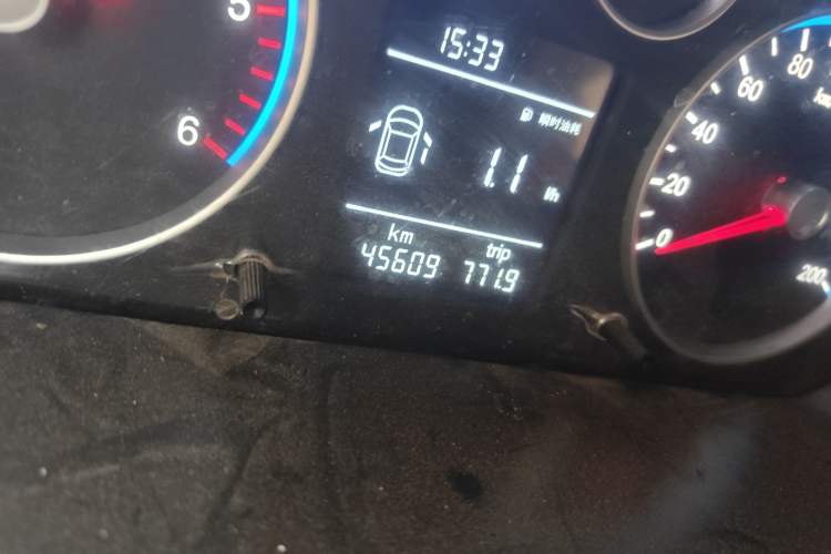 Used Foton Toano 2023 Joy Elephant Multi-Function 2.0T Manual Long-Wheelbase Mid-Roof Model with Single Rear Tire Available in 5/6/7/9-Seater Configurations Odometer Close Up