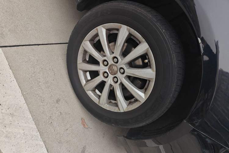 Used Buick GT 2012 GT 1.6L Automatic Comfort Edition Right Front Wheel Hub