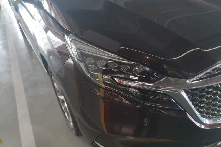 Used Buick GL8 2022 Avenir Aivia Six-Seat Deluxe Edition Right Front Headlight