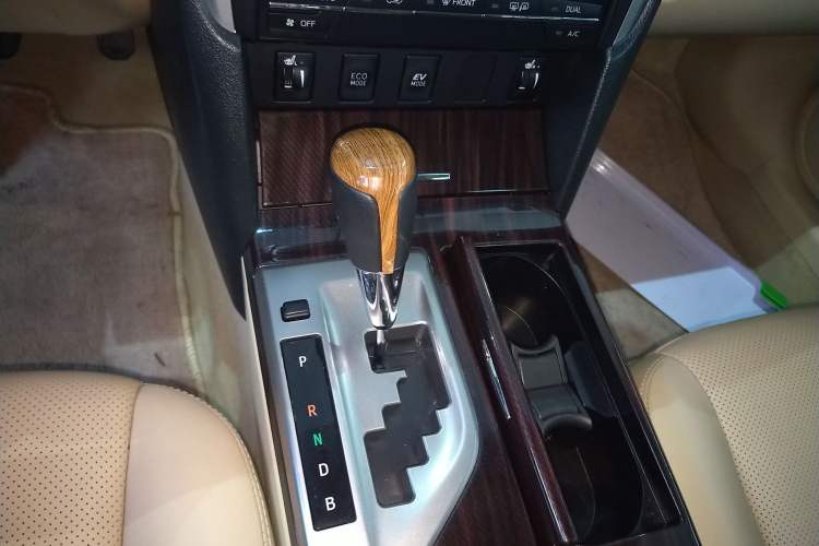 Used Toyota Camry 2015 Dual-Engine 2.5 HG Luxury Navigation Edition
