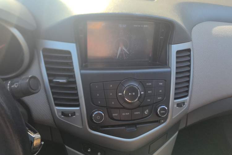 Used Chevrolet Cruze 2012 1.6L SE MT
