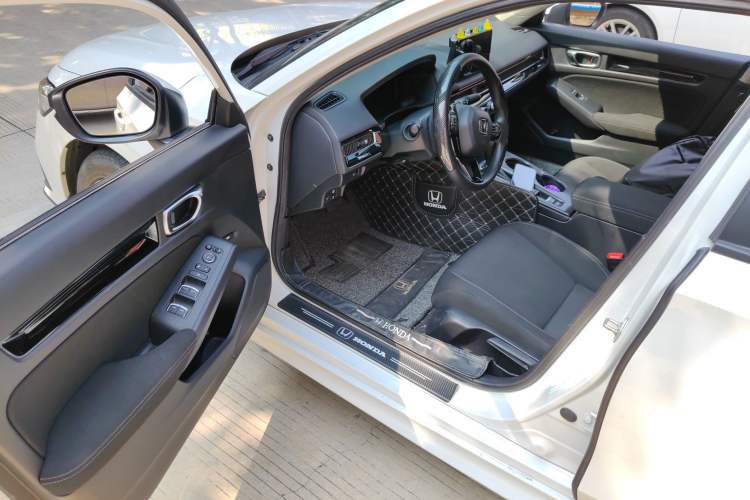 Used Honda Civic 2023 240TURBO CVT Dynamic · Center Stage Special Edition