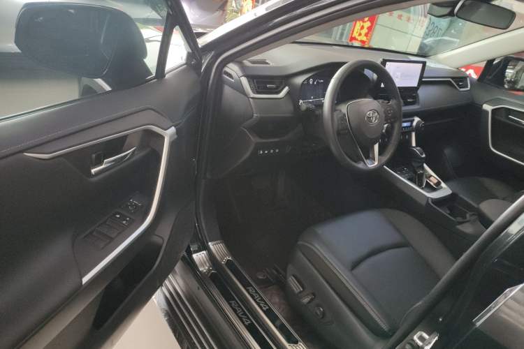 Used Toyota RAV4 2023 2.0L CVT Two-Wheel Drive Fashion Plus Edition Driver Seat