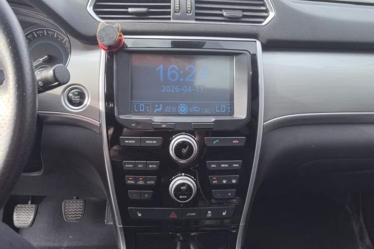 Used Haval H2 2017 Red-Label 1.5T Manual Two-Wheel Drive Luxury Model Audio And AC Panel