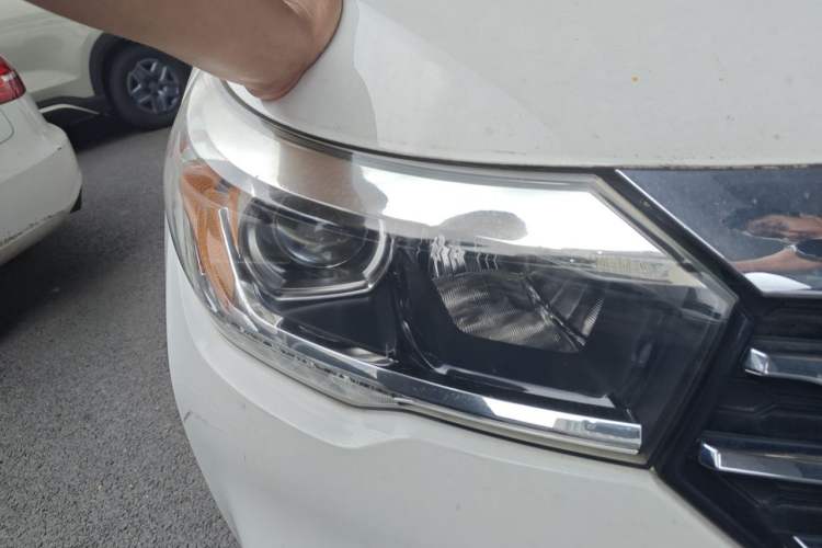 Used GAC Trumpchi GS4 2017 200T G-DCT Two-Wheel Drive Elite Edition Right Front Headlight