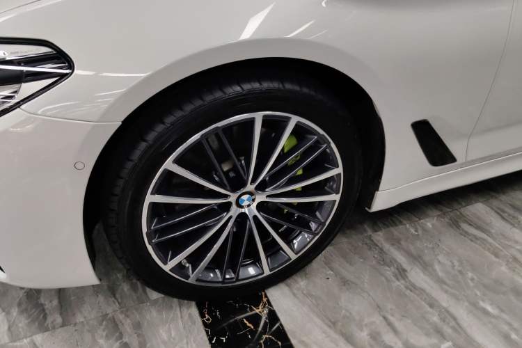 Used BMW 5 Series 2020 530Li Leading Model M Sport Package Left Front Wheel Hub