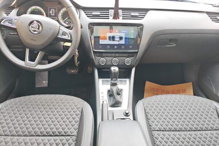 Used Skoda Octavia 2019 1.5L Automatic Luxury Edition Audio And AC Panel