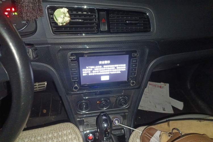 Used Volkswagen Cross Lavida 2014 1.6L Automatic