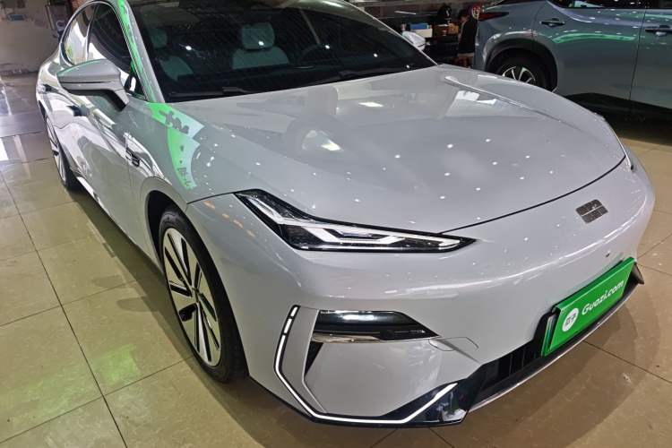 Used Geely Galaxy E8 2024 665 km Range Rear-Drive Starship Long-Range Version Front Right 45 Deg