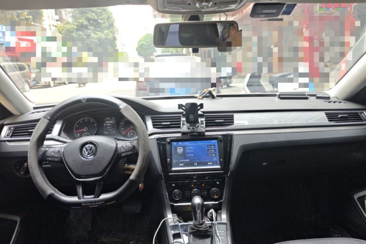 Used Volkswagen Passat 2016 330TSI DSG Luxury Edition Center Console