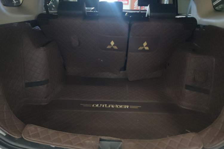 Used Mitsubishi Outlander 2020 2.0L Two-Wheel Drive Enjoyment Version 5 Seats Trunk