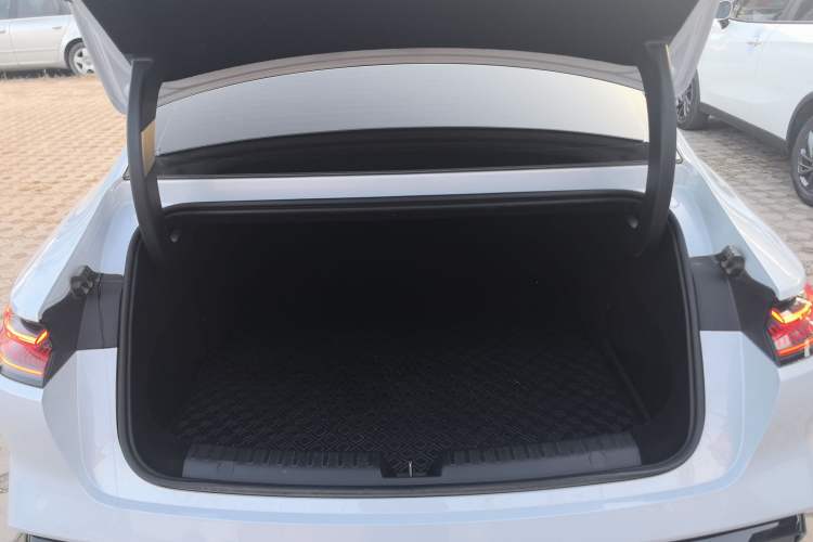 Used Geely Galaxy E8 2024 550 km Range Rear-Drive Dragon Edition